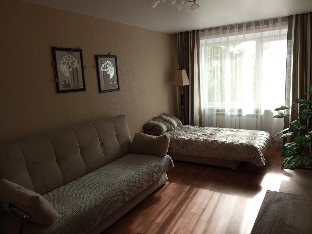 Уютная и светлая квартира в центре города Николаевск — аренда посуточно в Камышин