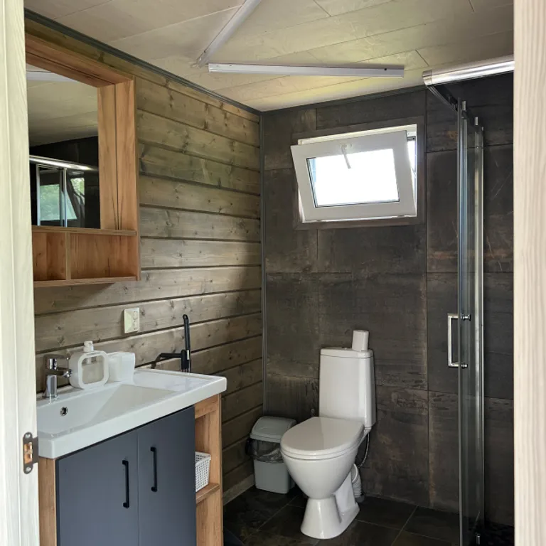 Коттедж Модульный коттедж на самом берегу реки — Ручьи