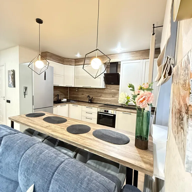 Уютнaя, солнечная квaртира в новoм домe, рядом с ФОК