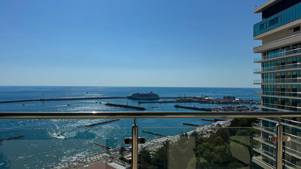 Апартамент 3-х спальный с балконами и панорамой моря