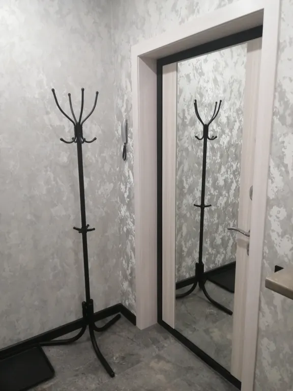 Современная студия с отдельной кухней в новостройке