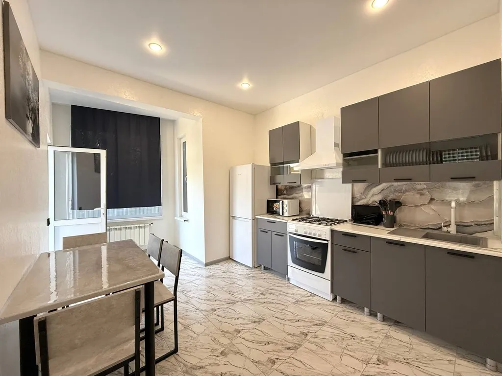 Коттедж с бассейном, спортзалом, барбекю в центре Сочи