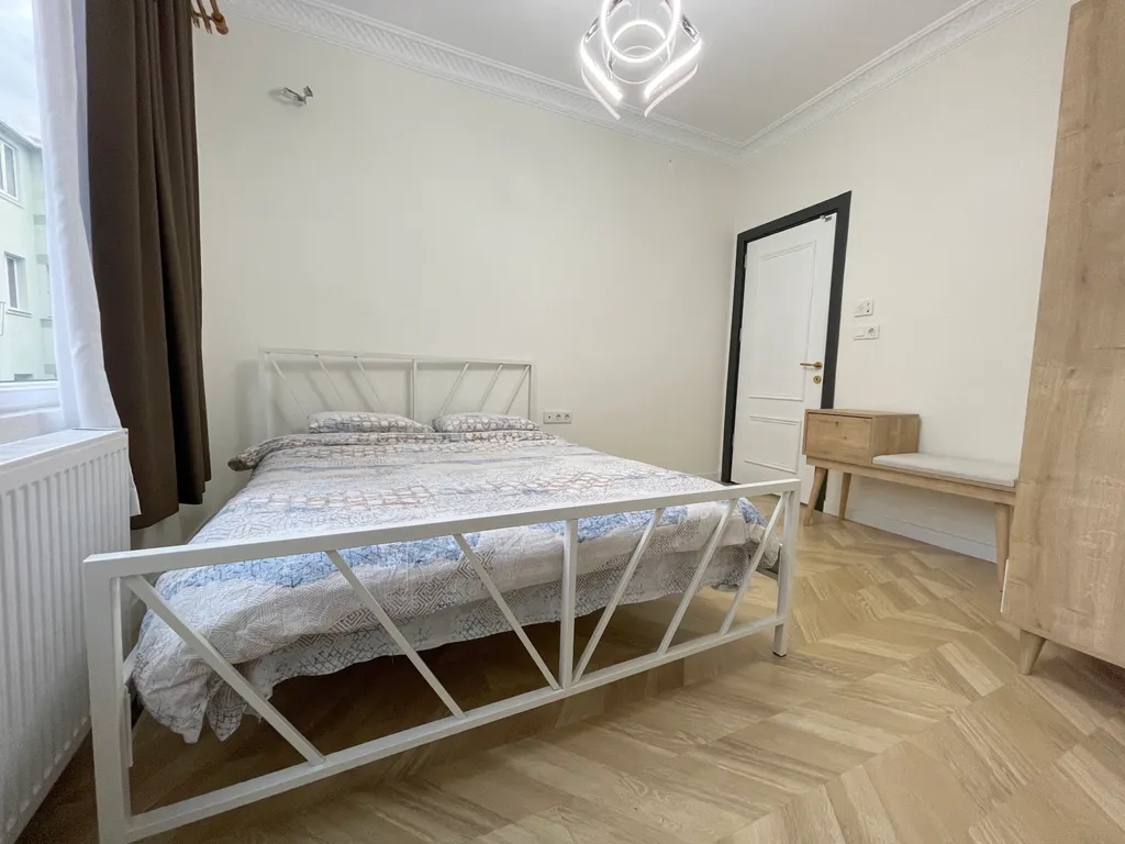 Beautiful 2br and 2toilet balcony apt 8 min by metro