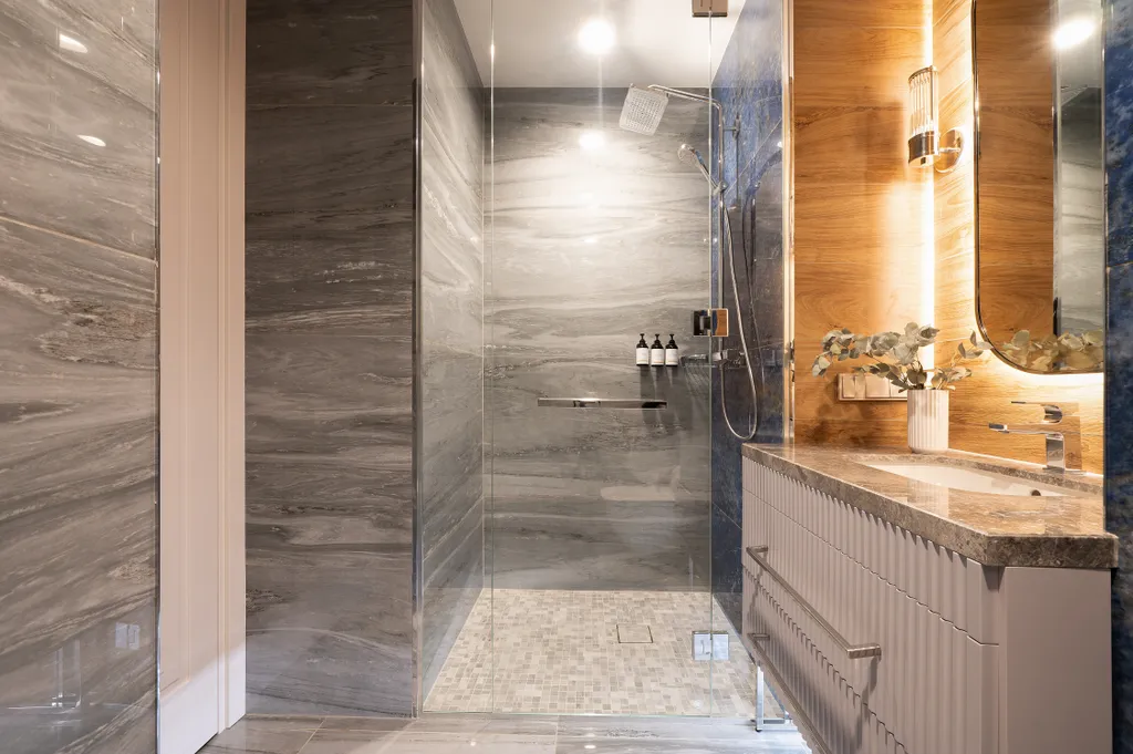 Апартамент люкс с балконом Королевский Вид