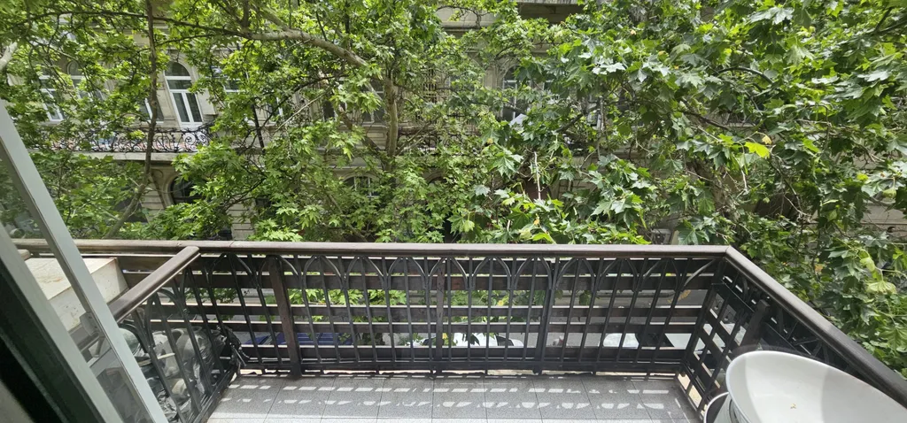 Уютная двухкомнатная квартира в центре Баку