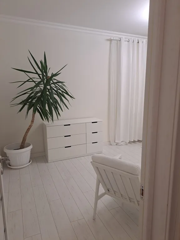 Две изолированные спальни с видом на горы в центре Ялты.