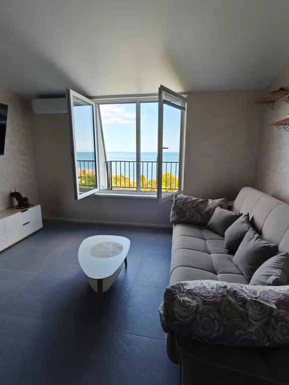 Апартамент с видом на море, 6 мин до пляжа