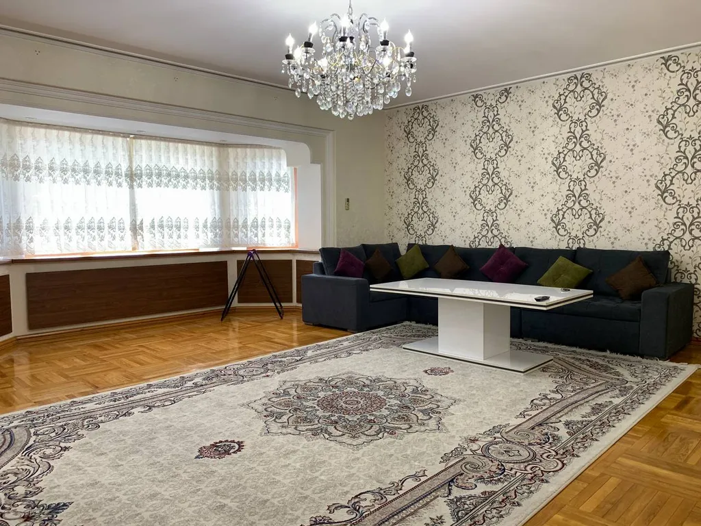 Большая и новая квартира в центре города