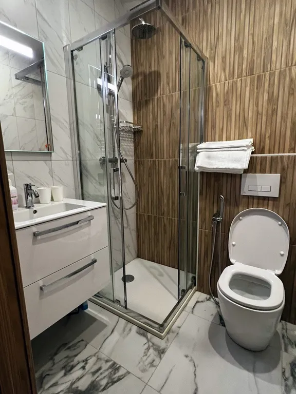 Белая студия-кинотеатр