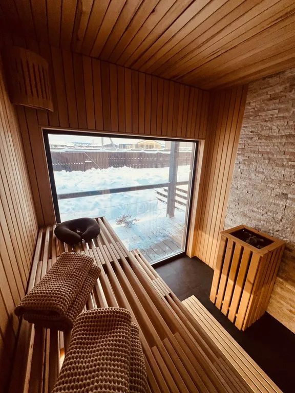 Новый стильный дом с купелью и сауной