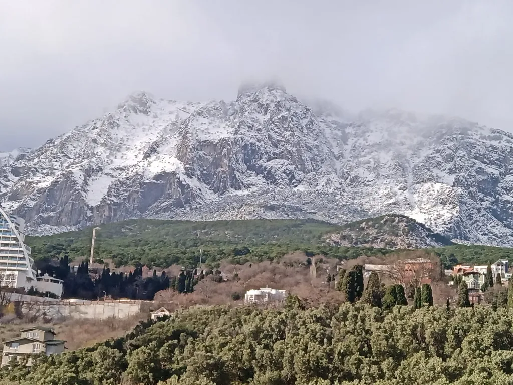 Уютная квартира с видами на море и вершины Ай-петри