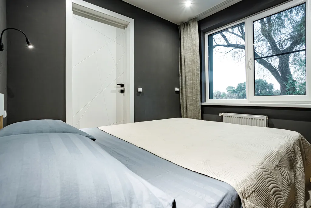 Дом на берегу реки