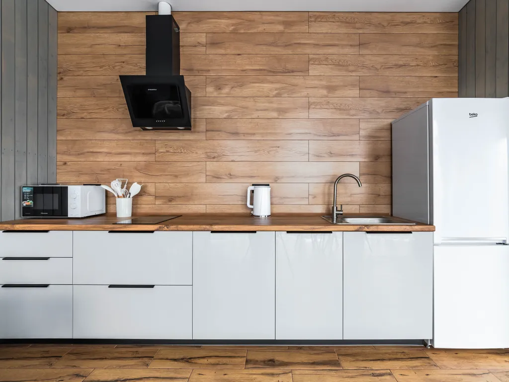 Новый современный дом с просторной кухней-гостиной