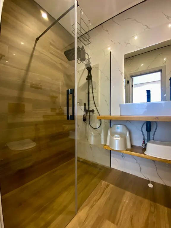 Коттедж Современный большой дом дуплекс с баней — Новоселье