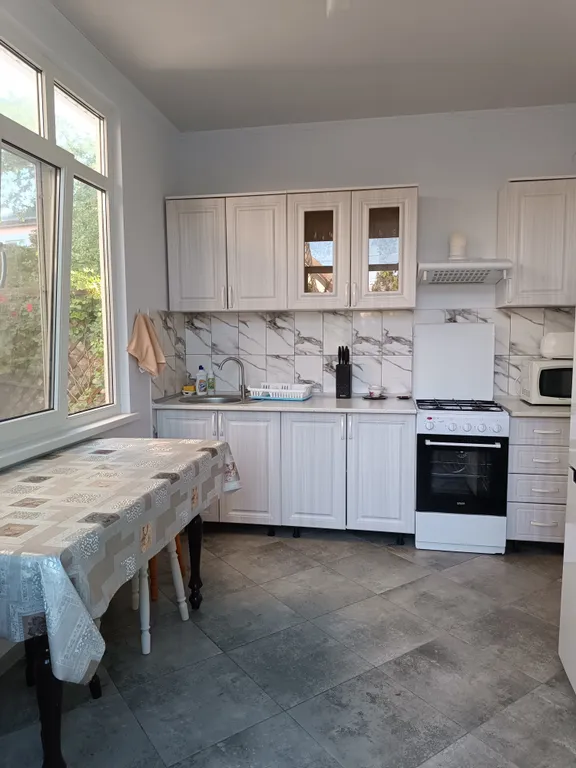 сдается коттедж 2  этажа.130 кв. м, с тремя отдельными комнатами