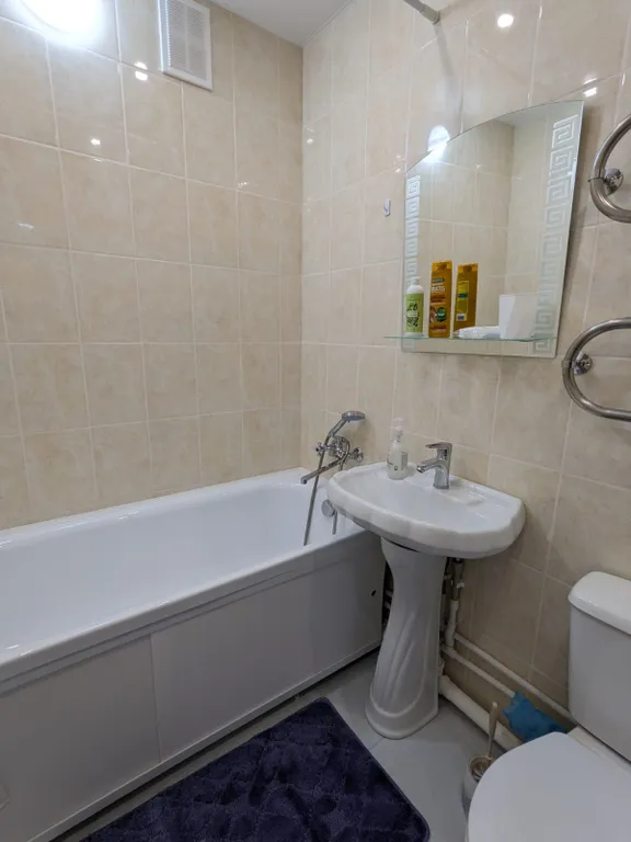 Квартира в Воронеже рядом с М4, на выезде. Чисто, есть постель.