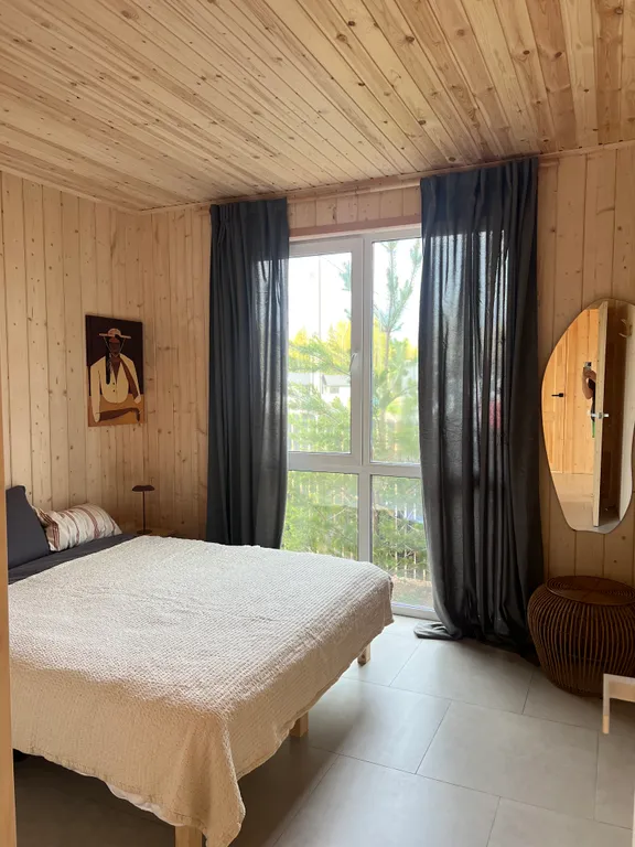 Уютный стильный новый дом с баней в окружении берёзовой рощи