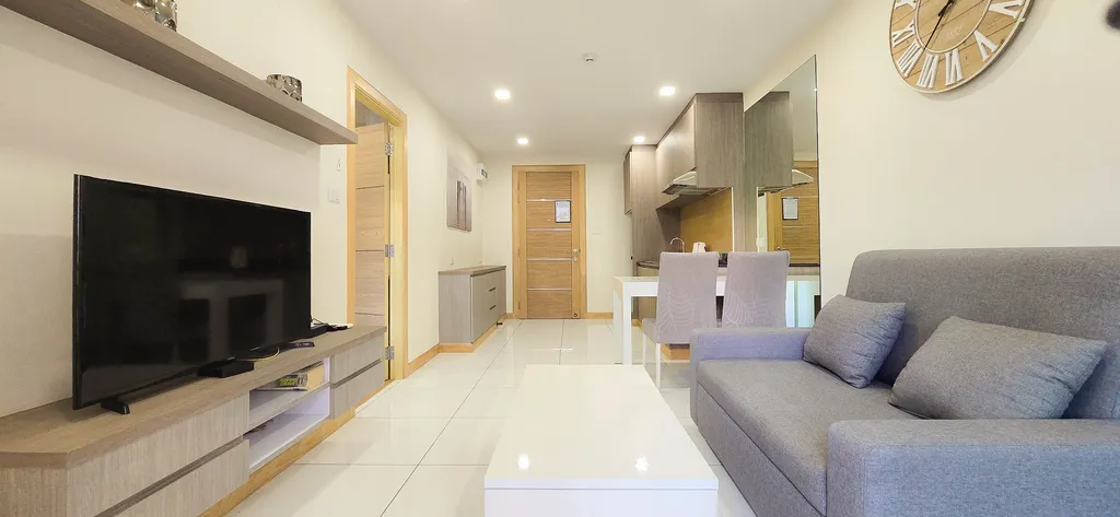 Уютная квартира для отпуска на первой линии с видом на бассейн