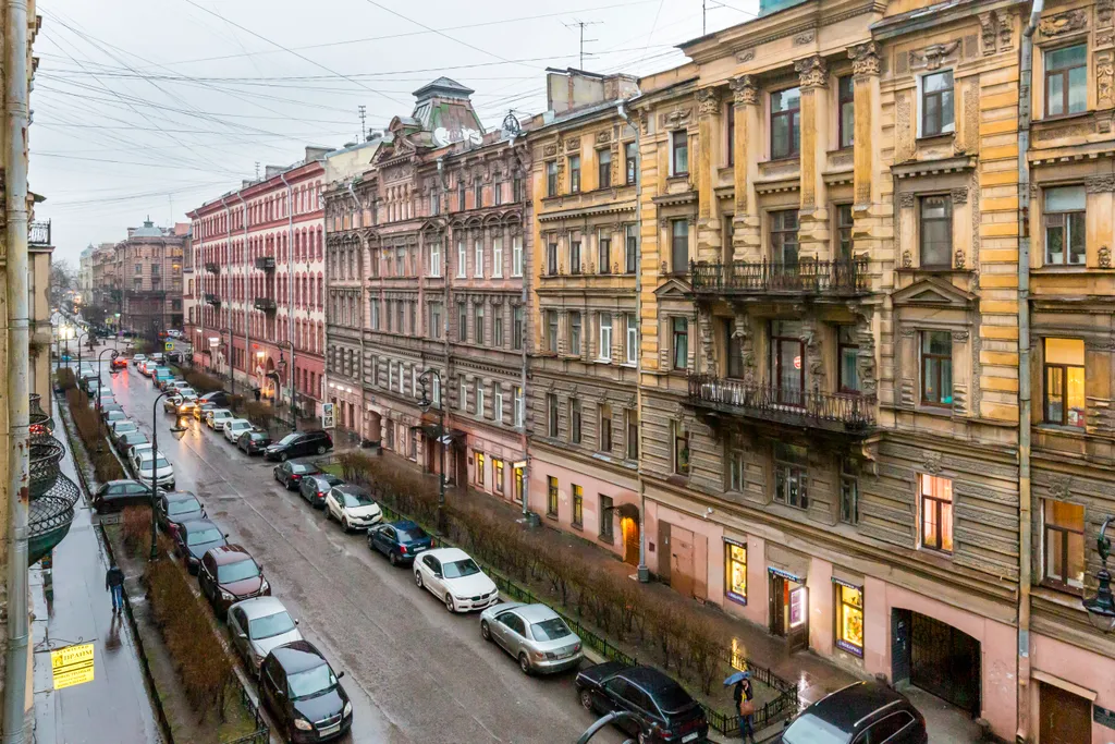 Ryss' 3BR Apt on Nevsky