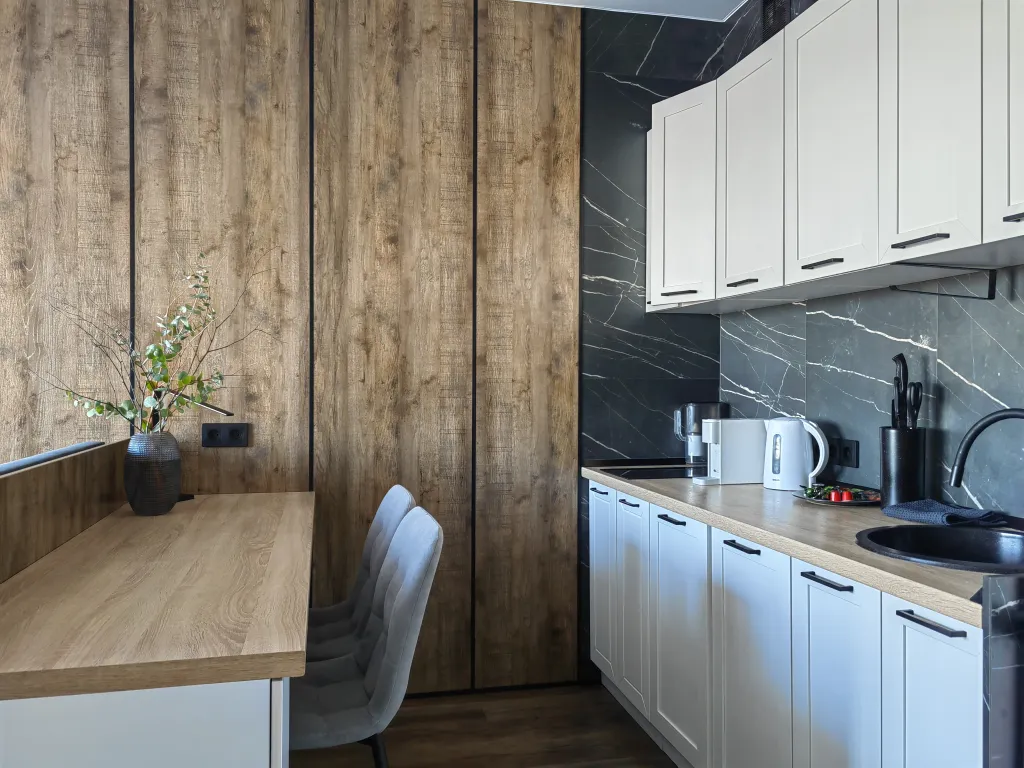 Полёт стрижа с залипательным видом и балконом