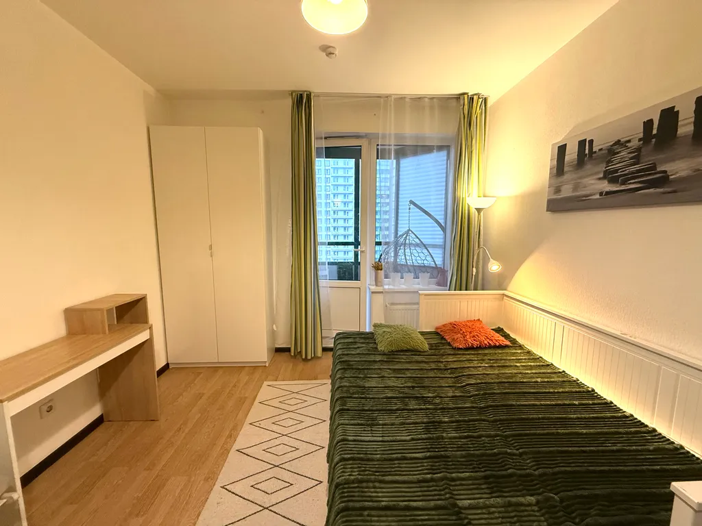 Студия для троих гостей