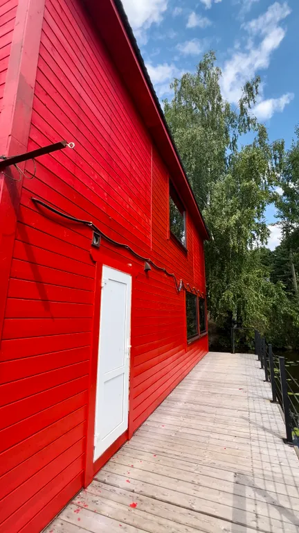 Коттедж Красный