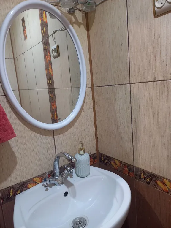 Уютный домик с баней, камином и террасой возле пруда