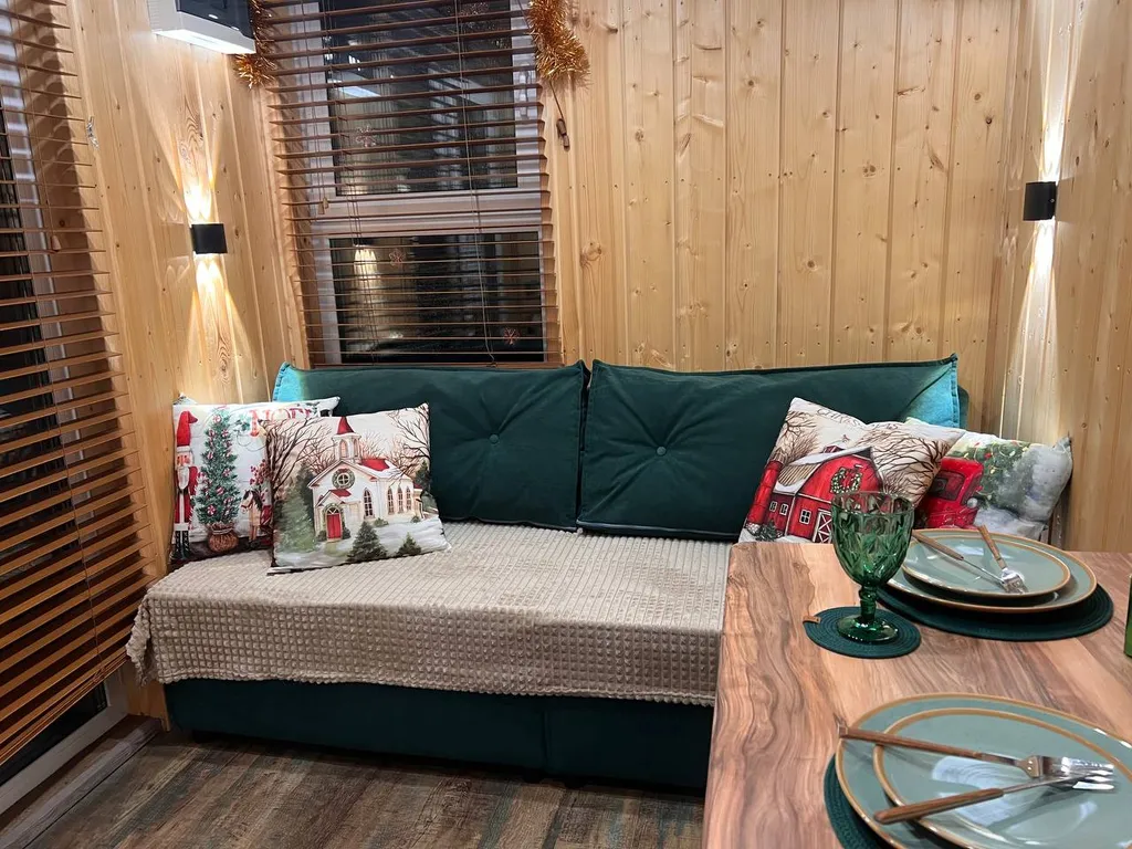 Атмосферный дом в соснах