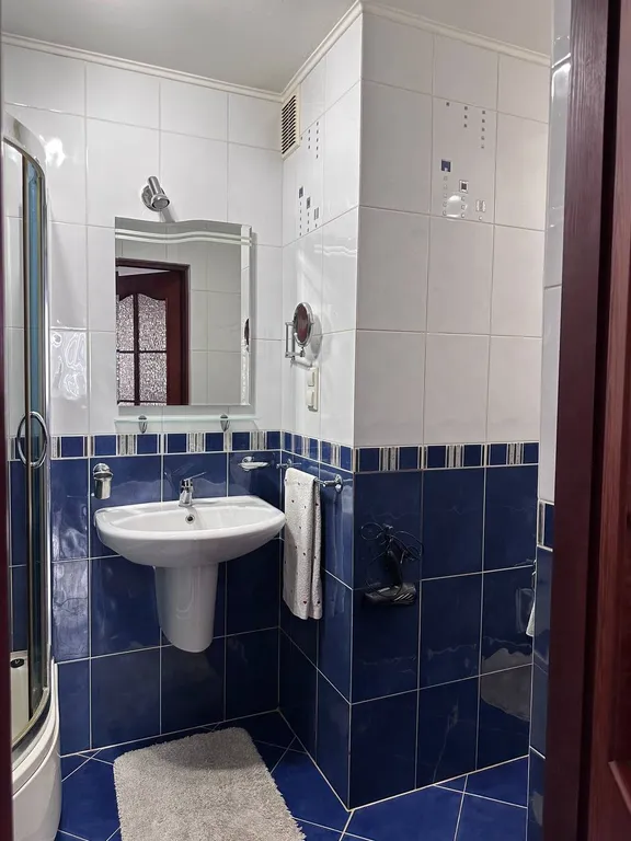 Двухкомнатная квартира с залом и видом на горы