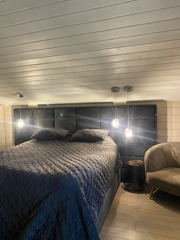 Загородный дом у леса с собственным прудом