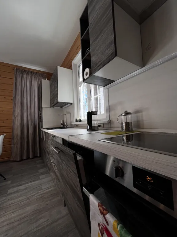 Усадьба в лесу с видом на горы