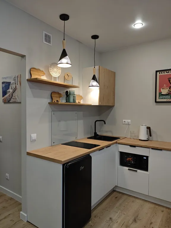 Просторная квартира студия для проведения романтических вечеринок