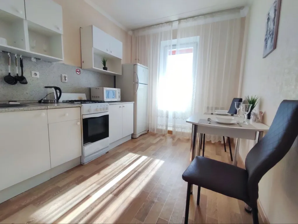 Уютнaя cветлaя квартира в центре рядом с парком Победы