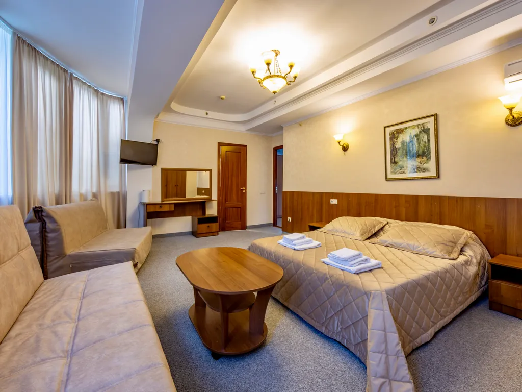 Квартира Делюкс без балкона — аренда посуточно в Алушта