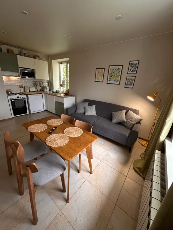 Двухкомнатная квартира над кофейней в центре Валдая