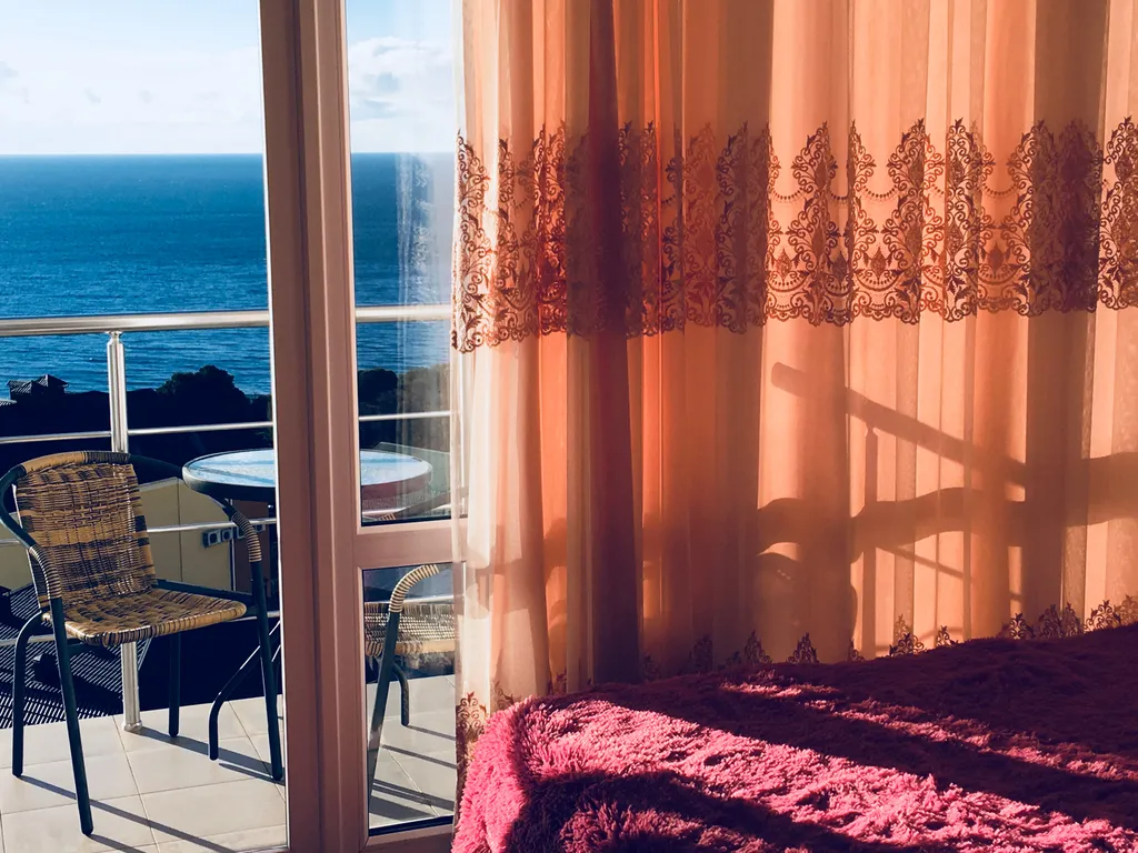 Стильная квартира студия с шикарным видом на море в Мисхоре