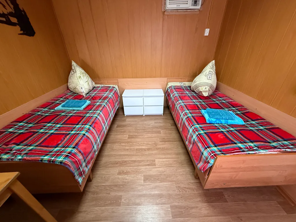 Двухкомнатный домик с видом на озеро