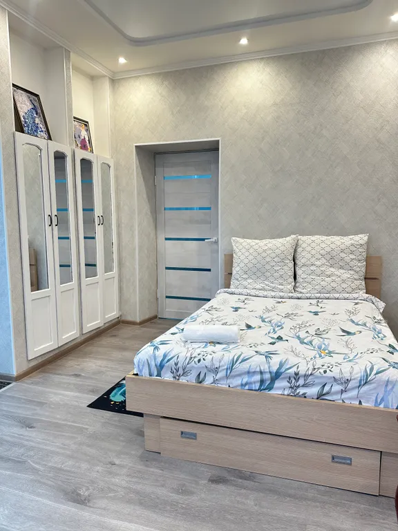 2-комнатная квартира люкс с камином рядом с автовокзалом на 1м этаже