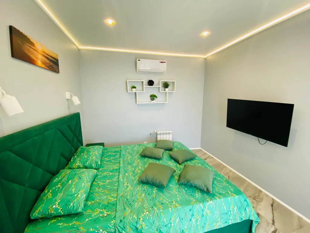 Трехэтажный коттедж с баней и бассейном