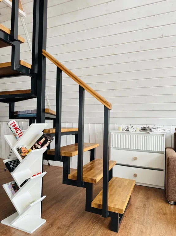 А-фрейм на берегу озера