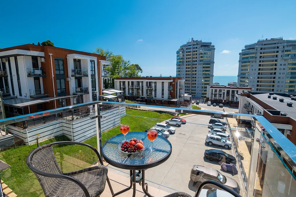 Студия МореСолнцеАпарт в ЖК Касабланка с балконом и видом на море