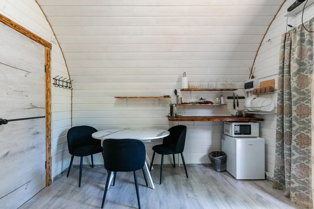 Уютный домик на опушке леса