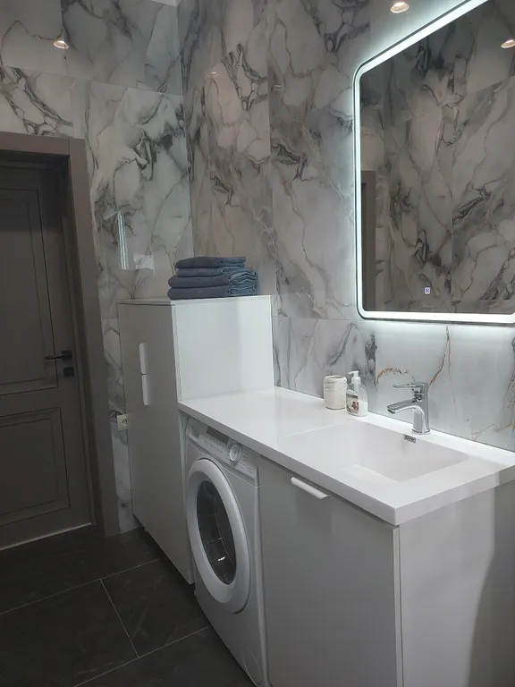 Новый дом в живописной местности ( 5 минут до аэропорта)