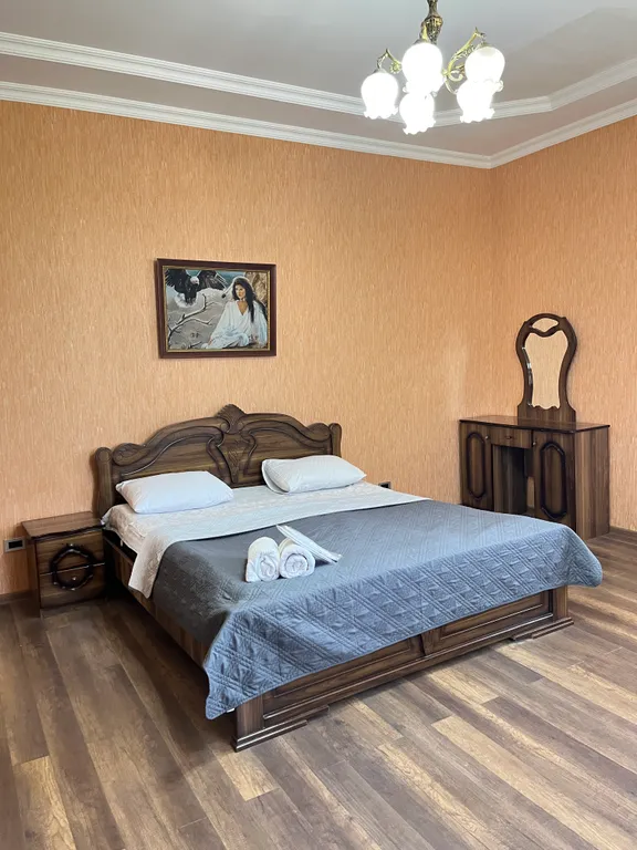 Riverside Cottage R104