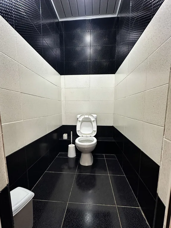 Уютное место отдыха для большой веселой компании с танцполом и баром