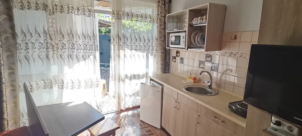 Уютная квартира-студия в гостевом доме в исторической части города — аренда посуточно в Евпатория