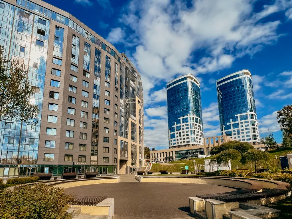 4 Угла: Тот самый ЖК колизей на набережной, М.Горького, 150