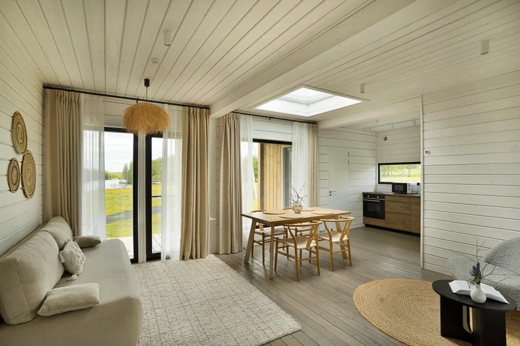 Уютный большой дом с видом на реку