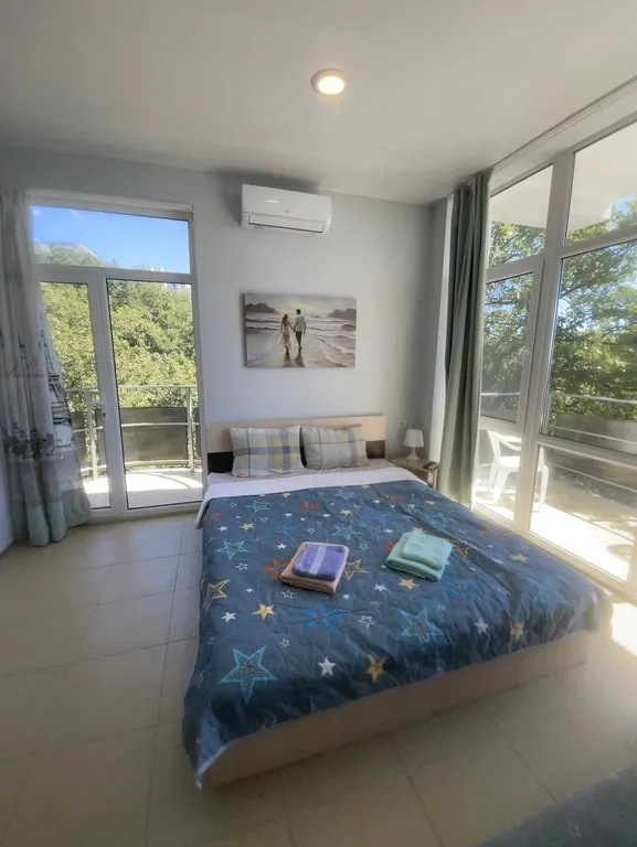 Улучшенный номер с видом на море и горы