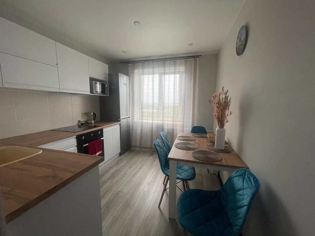 Чистая уютная квартира в отличном районе — аренда посуточно в Братск